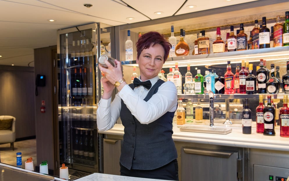 Uniworld SS Victoria - Bar 5.jpg